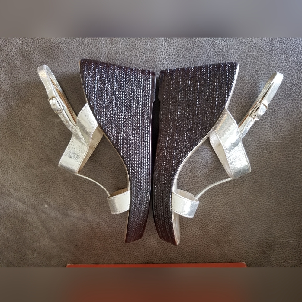New Italian Shoemakers Shale Platinum Wedge 8.5 - Picture 6 of 7